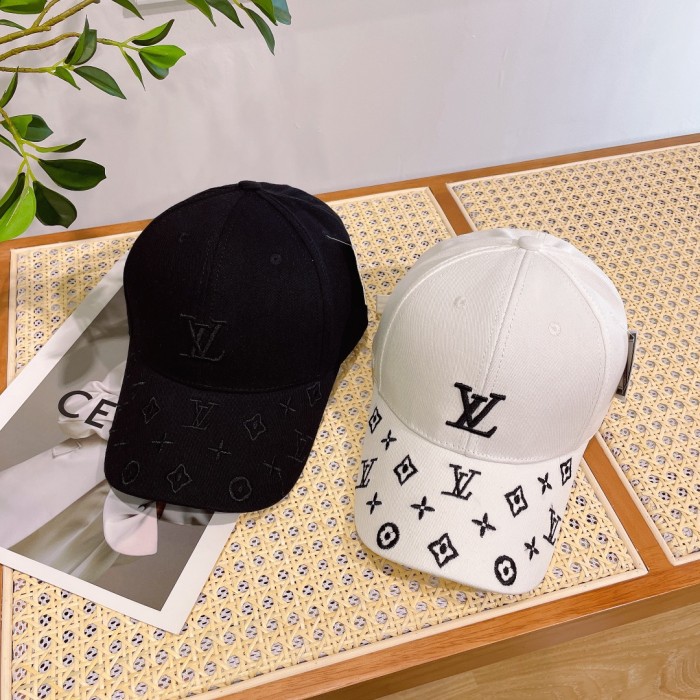 LOUIS VUITTON Hats