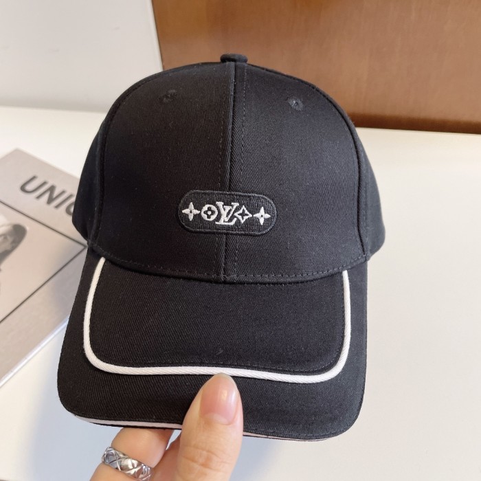 LOUIS VUITTON Hats