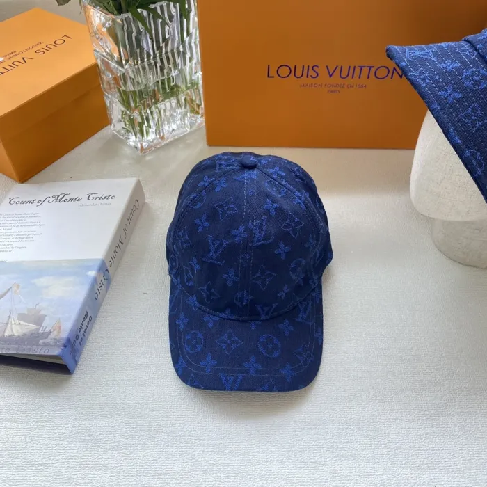 LOUIS VUITTON Hats