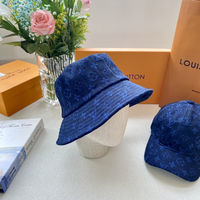 LOUIS VUITTON Hats