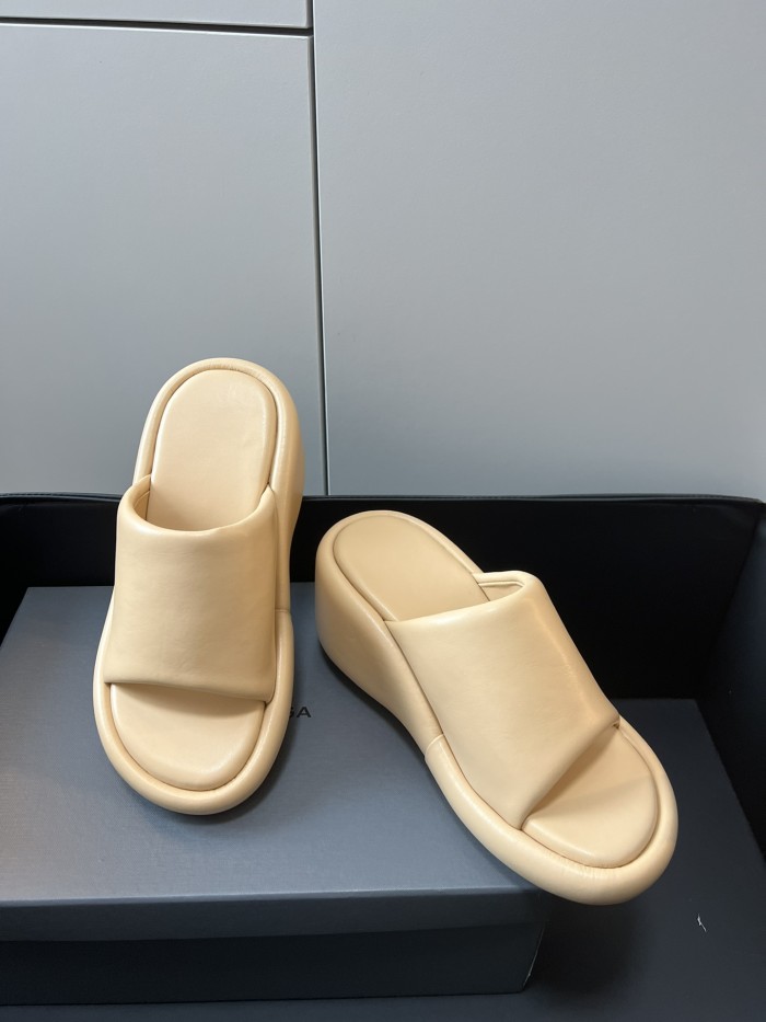 Balenciaga Women_Slippers/Sandals shoes eur 35-40