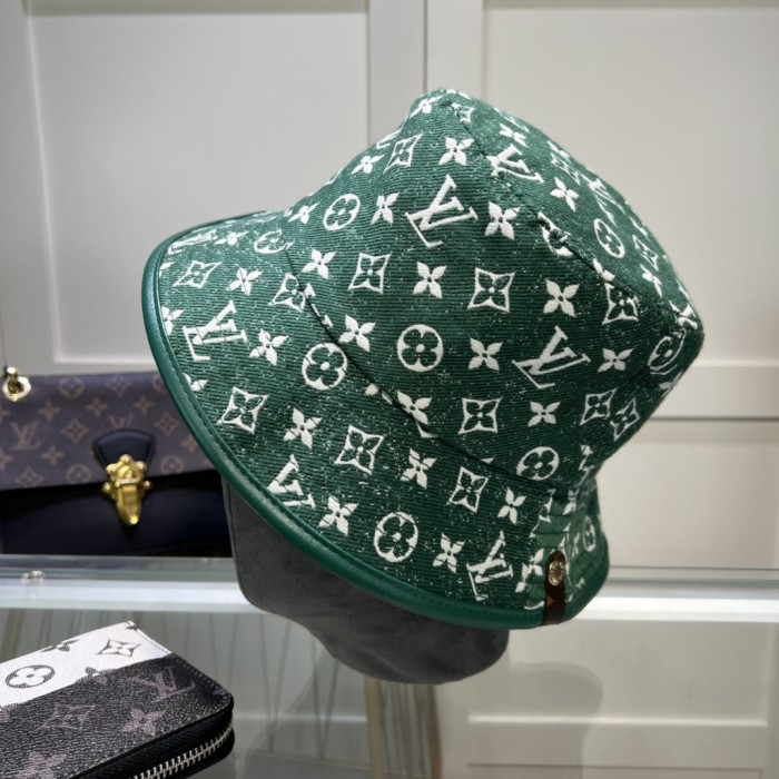 LOUIS VUITTON Hats