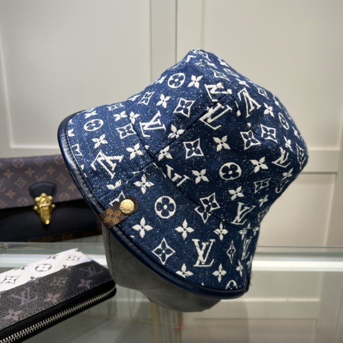 LOUIS VUITTON Hats