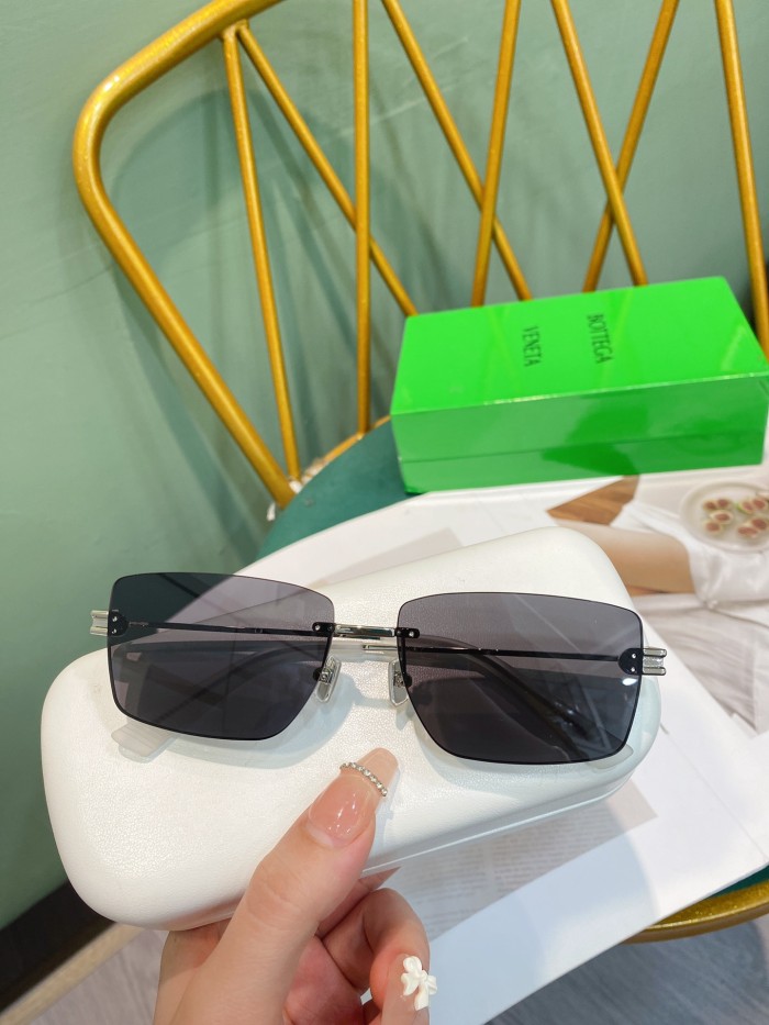 BOTTEGA VENETA Sunglasses