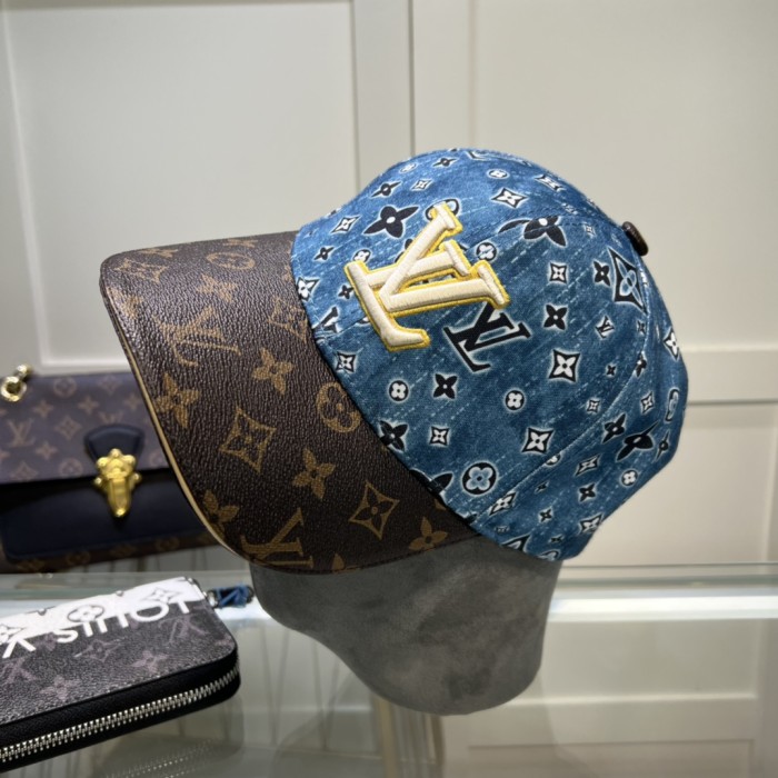 LOUIS VUITTON Hats