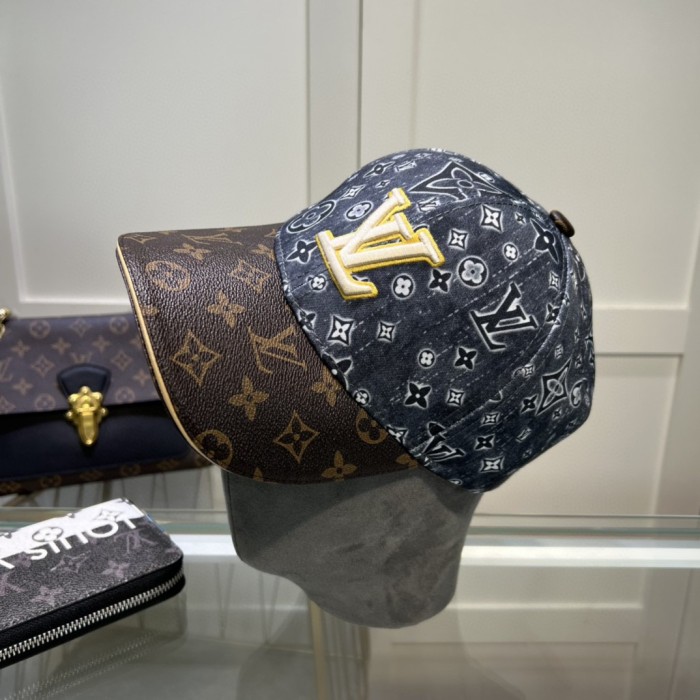 LOUIS VUITTON Hats