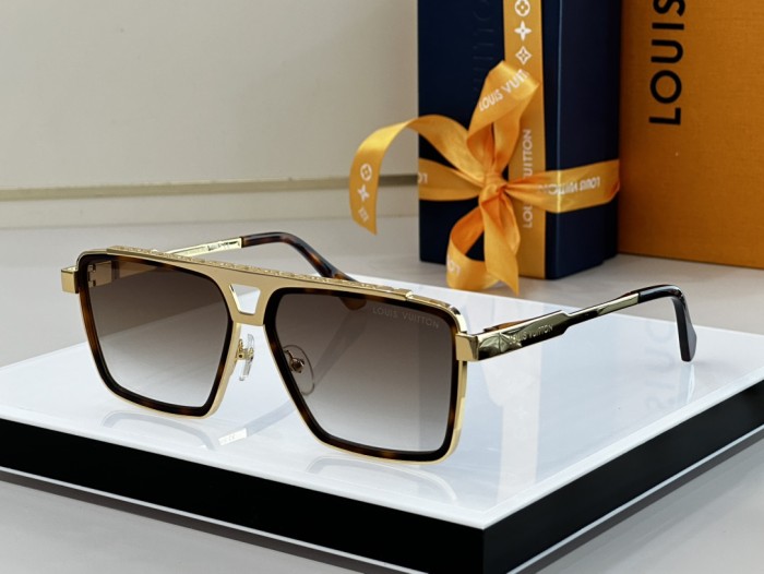 LOUIS VUITTON Sunglasses