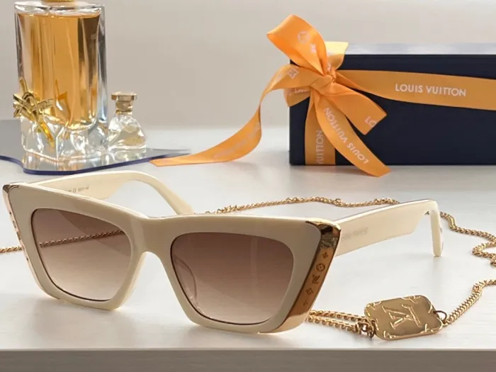 LOUIS VUITTON Sunglasses