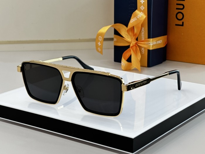 LOUIS VUITTON Sunglasses