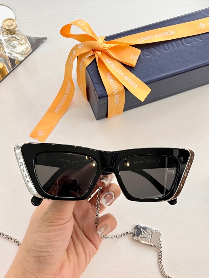 LOUIS VUITTON Sunglasses