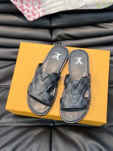 LOUIS VUITTON Men_Slippers/Sandals eur 38-45