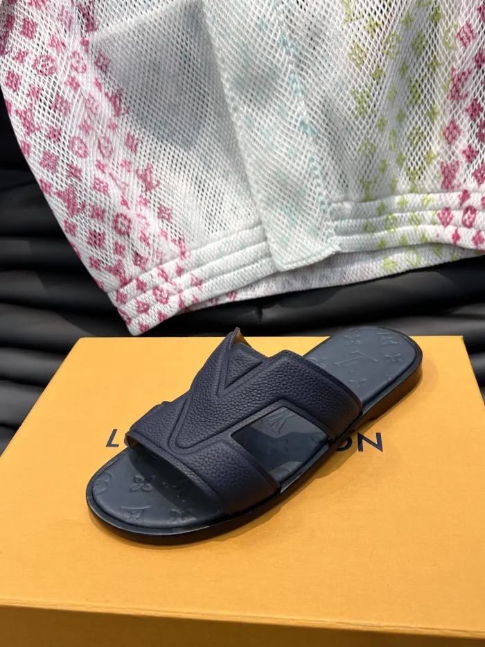 LOUIS VUITTON Men_Slippers/Sandals eur 38-45
