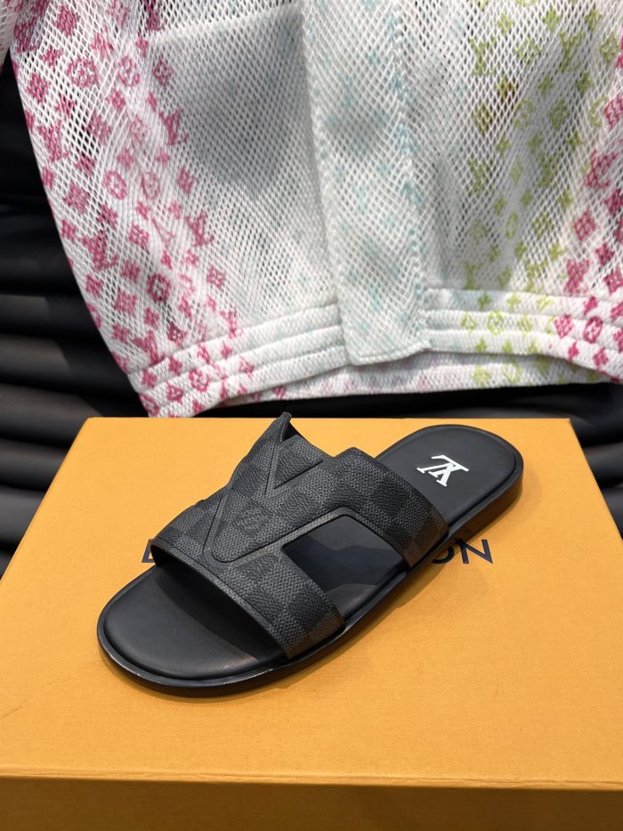 LOUIS VUITTON Men_Slippers/Sandals eur 38-45