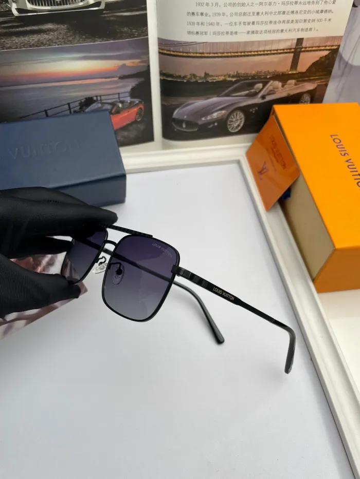 LOUIS VUITTON Sunglasses