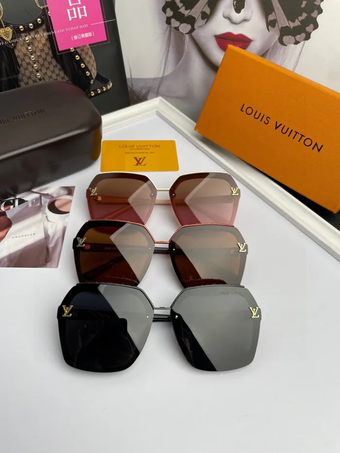 LOUIS VUITTON Sunglasses