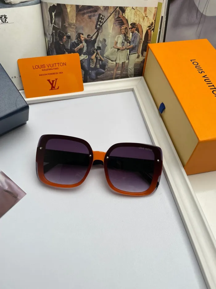 LOUIS VUITTON Sunglasses