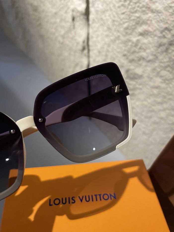 LOUIS VUITTON Sunglasses