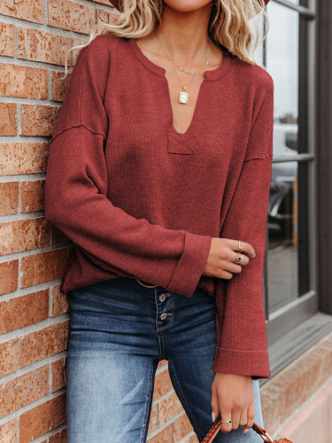Solid V-neck sweater with reverse European and American curling edge