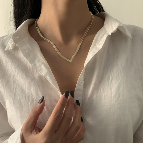 Simple V-shaped snake chain necklace