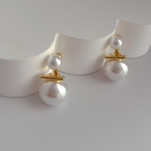French minority design simple shell pearl earrings s925 silver needle a pair of high-class light luxury pearl earrings