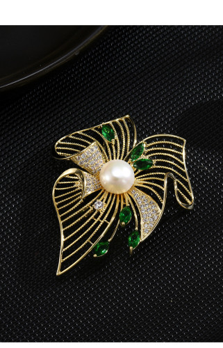 Classic Vintage Elegant One Leaf Knows the Autumn Hollow out Leaf Pearl brooch High grade copper micro inlaid corsage
