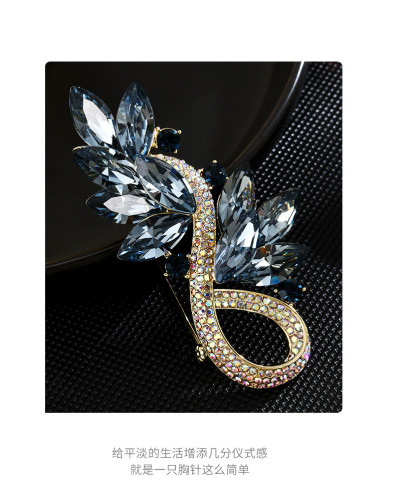 Retro high-end brand luxury crystal blue valley brooch leaf bouquet corsage palace style accessories