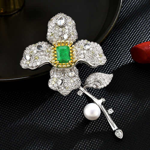 Heavy industry imitation emerald four leaf flower stereoscopic brooch thick gilded zircon temperament female brooch pearl brooch