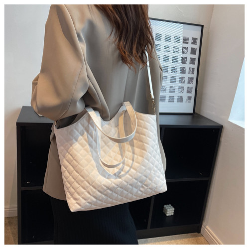 Net Red Vintage Tote Bag Women's Large Capacity Diamond Black Large Bag One Shoulder Handheld Crossbody Bag