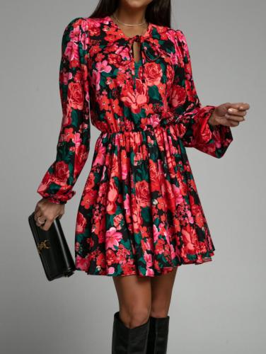 Long sleeve dress with large hem and printed neckband