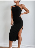 Sexy slit dress with sloping shoulder straps, irregular slim fitting and slimming dress