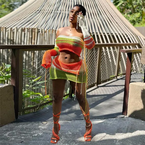 Fashionable knitted contrasting color bra top with high waist and buttocks tight short skirt set