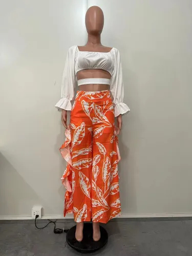 Fashionable and sexy one line collar top with wooden ear hem pants