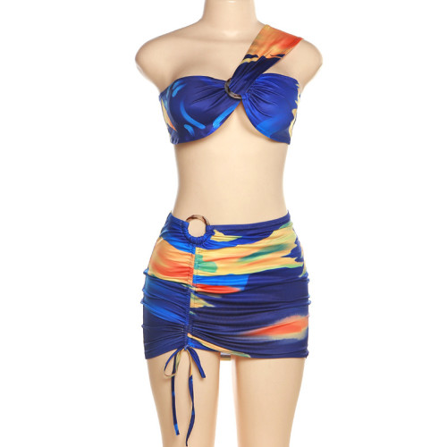 Fashionable sloping shoulder open back printed pleated slim fitting short skirt set