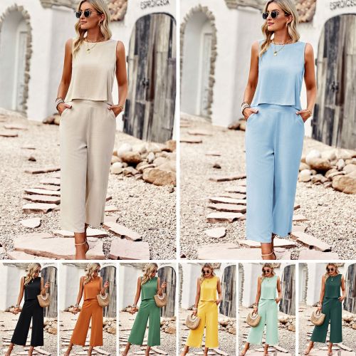 Sleeveless top and cropped pants two-piece set
