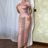 Fitted and protruding short sleeved printed long dress