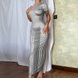 Fitted and protruding short sleeved printed long dress