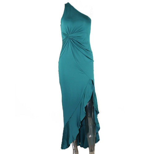 Ruffled hem with a large slit and a solid color dress that mops the floor