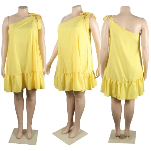 Sexy, fashionable, minimalist diagonal shoulder straps, solid color oversized loose fitting dress