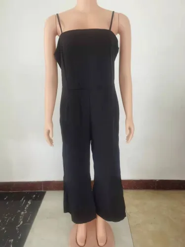 Sleeveless solid color jumpsuit