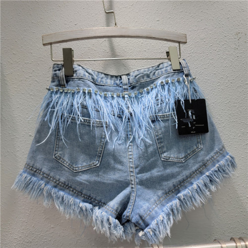 Diamond embedded ostrich hair shows thin fringes, fashionable and versatile denim shorts