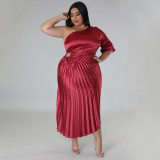 Fashionable and sexy diagonal shoulder drawstring pleated dress