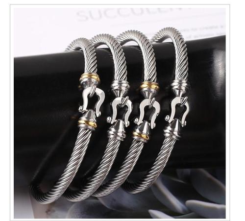 Stainless steel horseshoe buckle bracelet