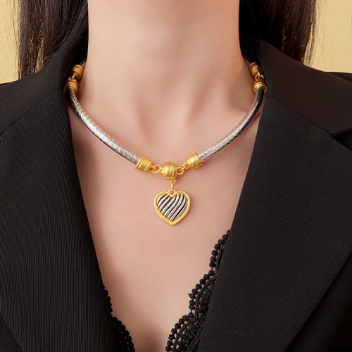 Love Magnet Metal Necklace Versatile Collar Chain