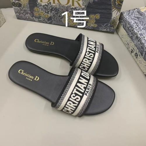 Embroidered one word versatile adult fashion lightweight flat bottomed slippers