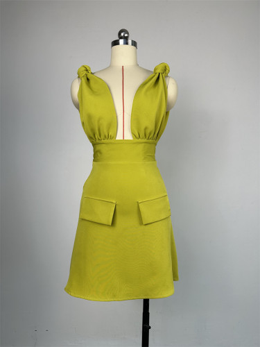 V-neck design, high waisted fake pocket, A-line suspender dress