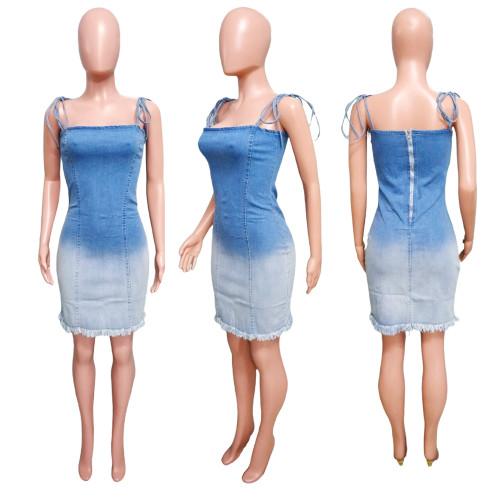 Open back suspender with buttocks wrapped, mid length denim dress with raw edges