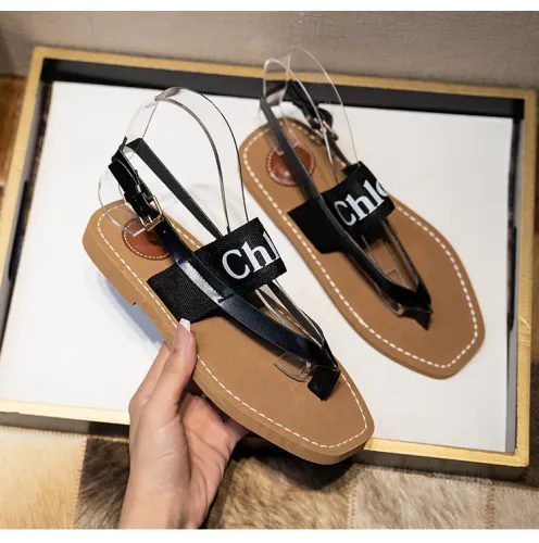 Pinch toe flat sandals