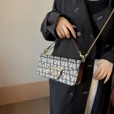 Large chain single shoulder crossbody bag