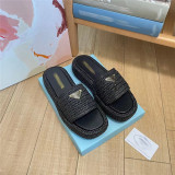 Wearing thick soled triangular woven slippers on the outside of flat slippers