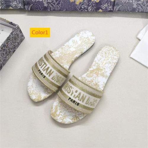 Wearing flat slippers with a straight line on the outside